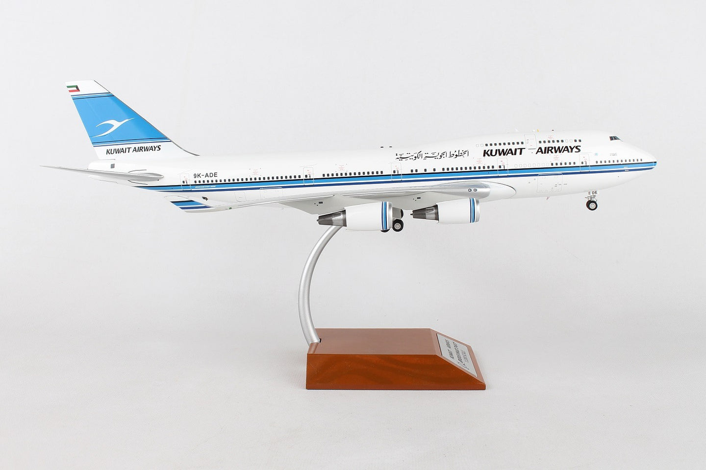 INFLIGHT 200 B747-400 KUWAIT AIRWAYS REG: 9K-ADE