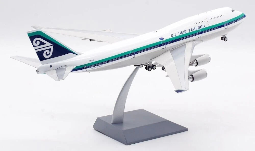 INFLIGHT 200 B747-441 AIR NEW ZEALAND REG: ZK-SUI