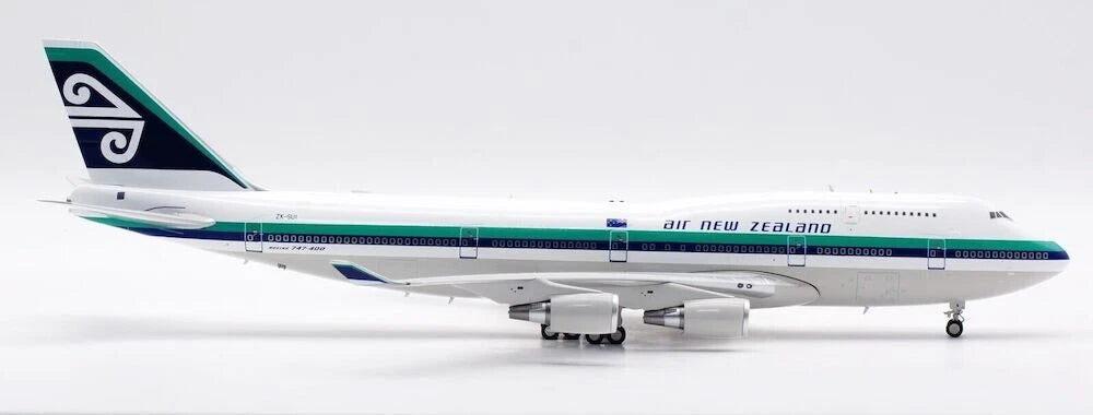 INFLIGHT 200 B747-441 AIR NEW ZEALAND REG: ZK-SUI