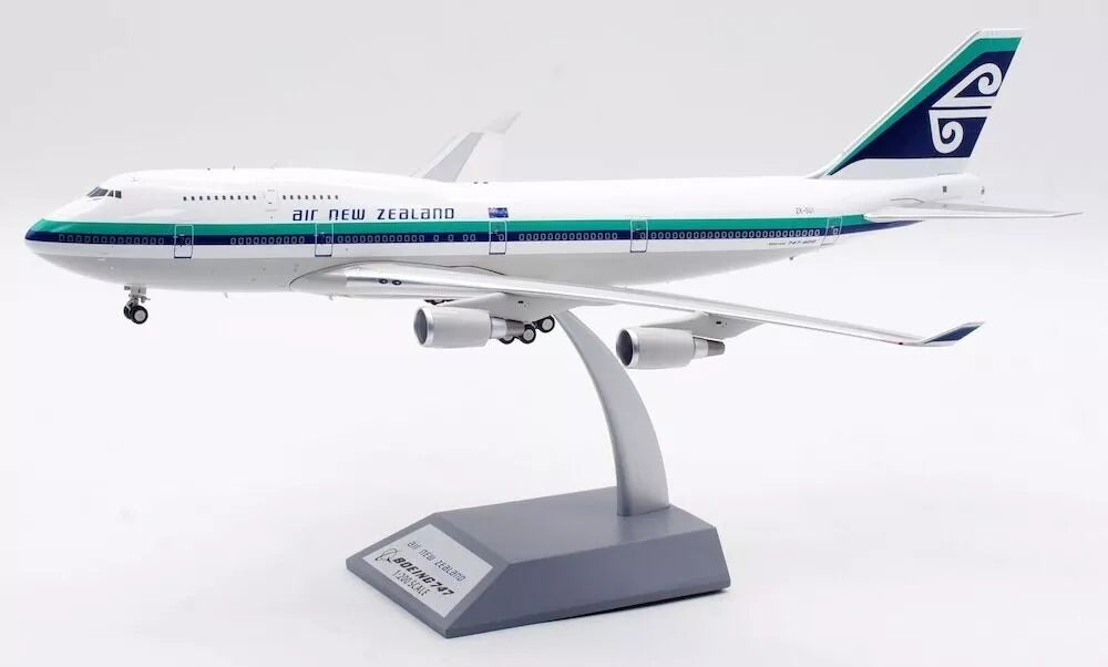 INFLIGHT 200 B747-441 AIR NEW ZEALAND REG: ZK-SUI