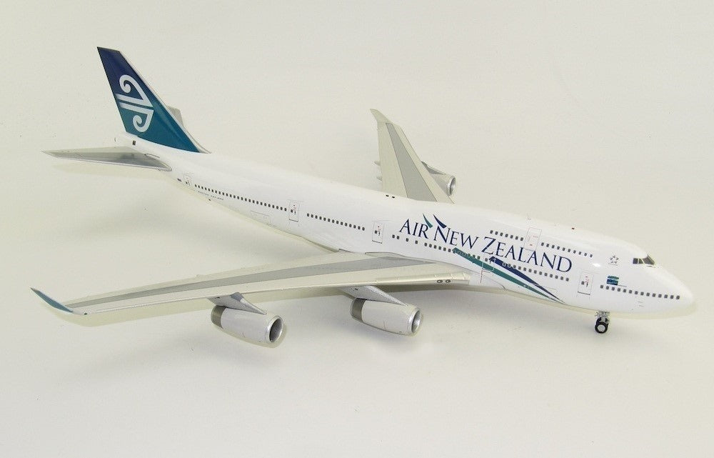 INFLIGHT 200 B747-419 AIR NEW ZEALAND REG: ZK-NBT