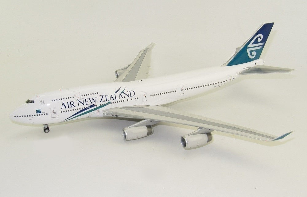 INFLIGHT 200 B747-419 AIR NEW ZEALAND REG: ZK-NBT