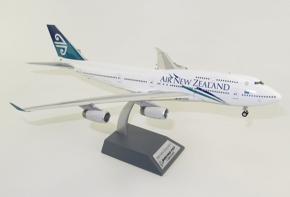 INFLIGHT 200 B747-419 AIR NEW ZEALAND REG: ZK-NBT