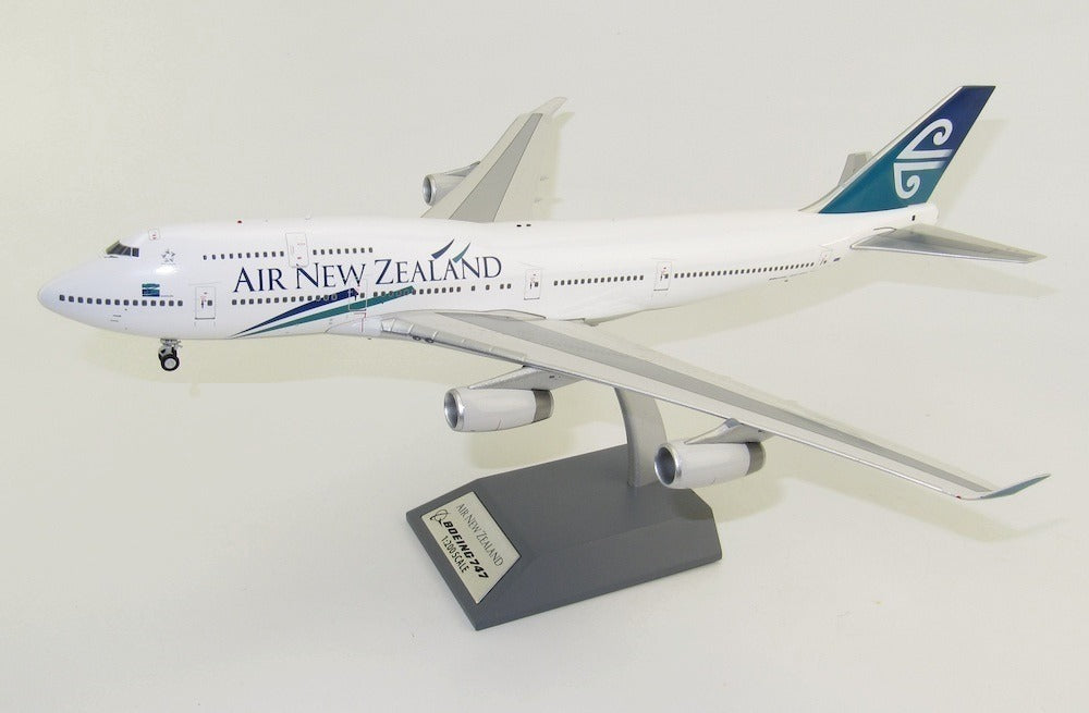 INFLIGHT 200 B747-419 AIR NEW ZEALAND REG: ZK-NBT