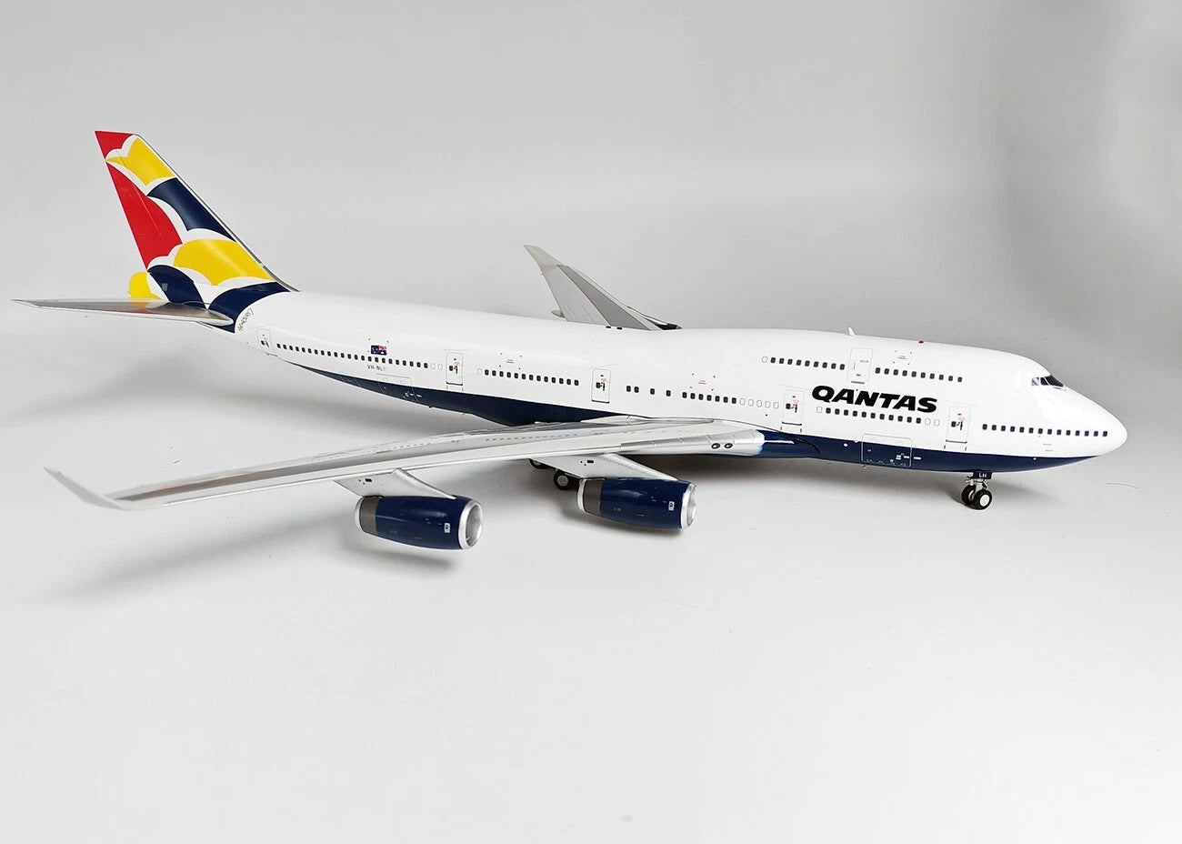 INFLIGHT 200 B747-400 QANTAS REG: VH-NLH