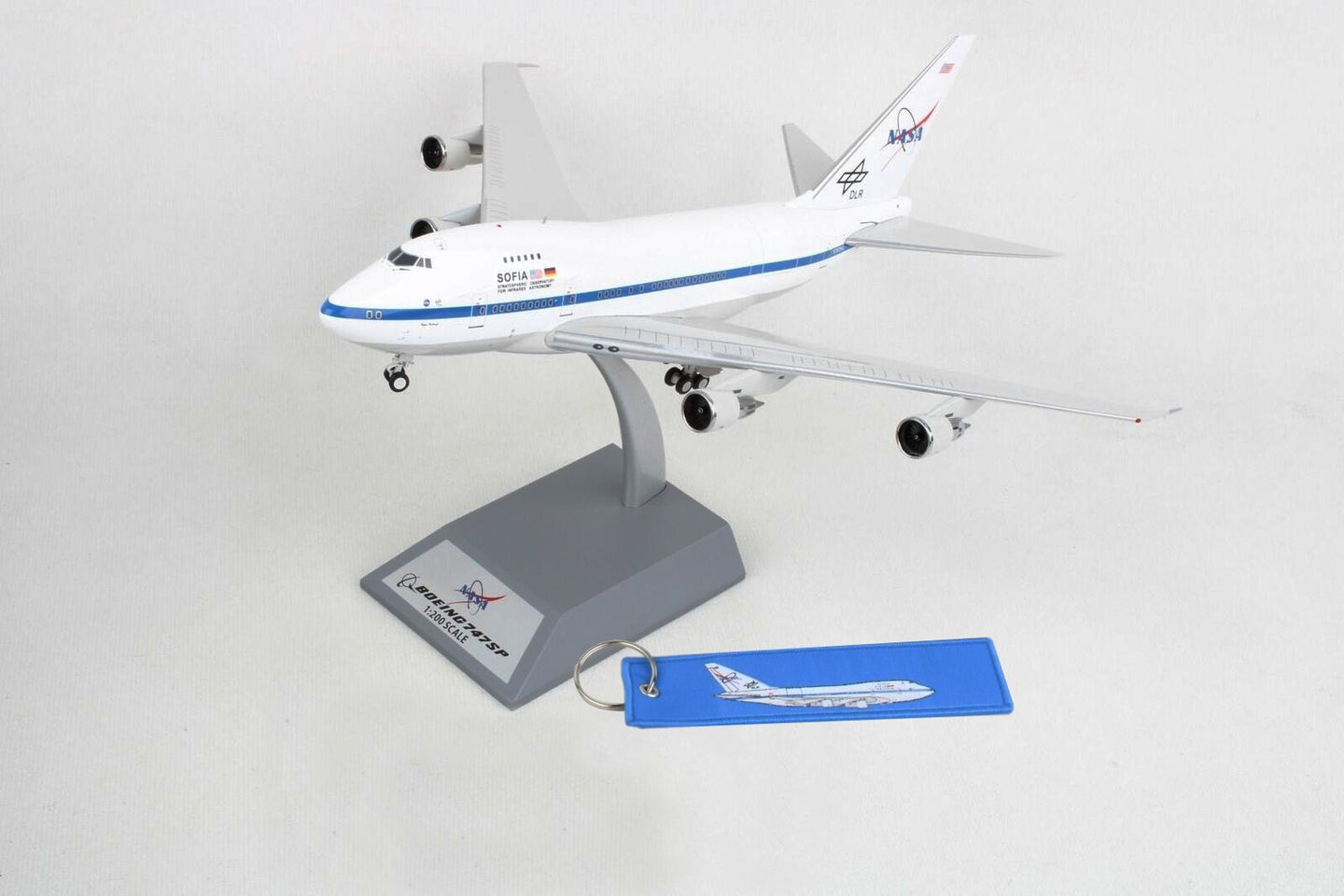 INFLIGHT 200 B747SP NASA "SOFIA" REG: N747NA WITH KEY CHAIN AND STAND