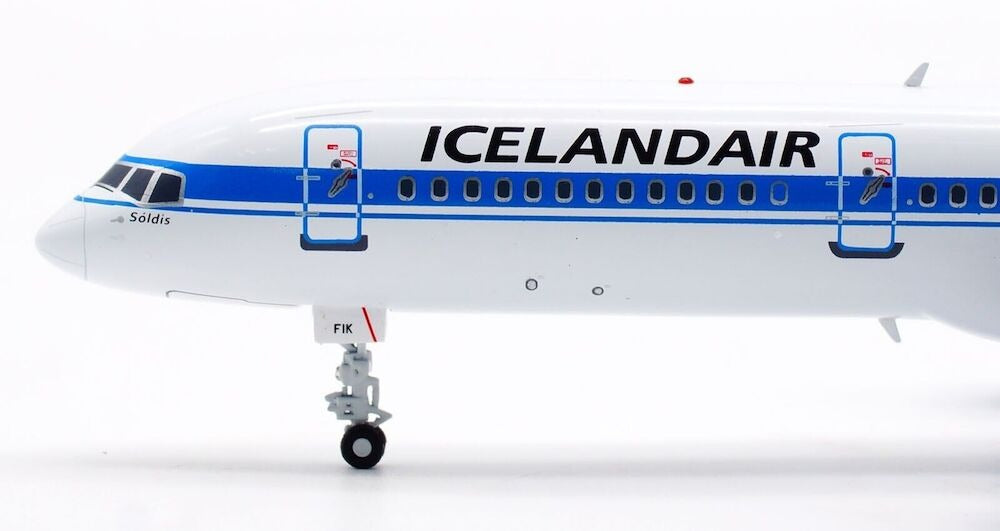 INFLIGHT 200 B757-28A ICELANDAIR REG: TF-FIK