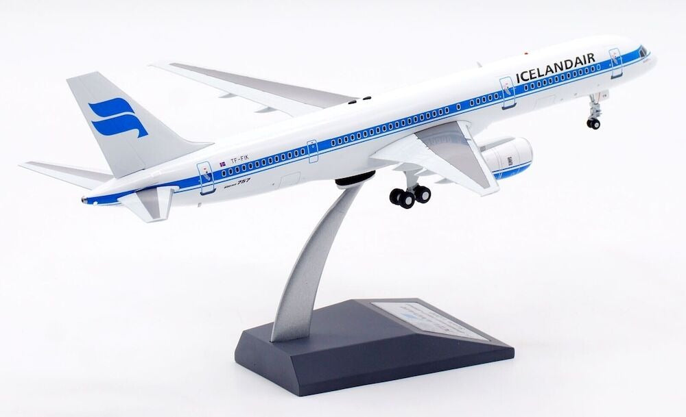 INFLIGHT 200 B757-28A ICELANDAIR REG: TF-FIK