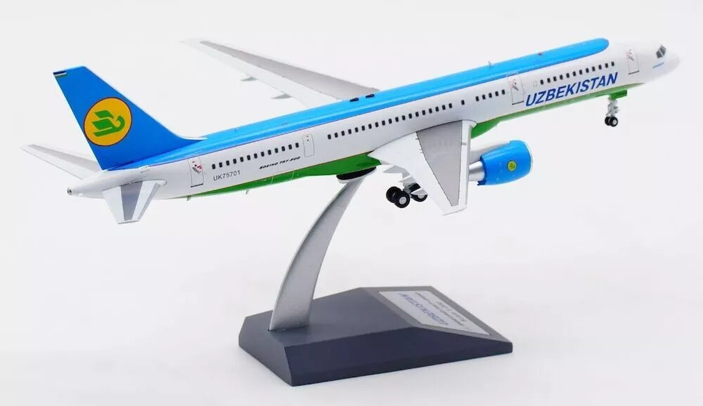 INFLIGHT 200 B757-23P UZBEKISTAN AIRWAYS REG: UK75701