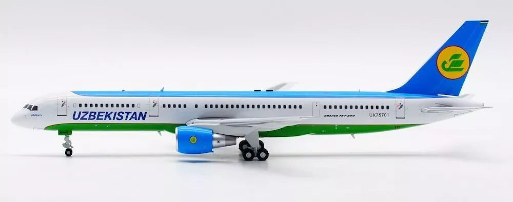 INFLIGHT 200 B757-23P UZBEKISTAN AIRWAYS REG: UK75701