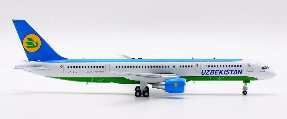 INFLIGHT 200 B757-23P UZBEKISTAN AIRWAYS REG: UK75701
