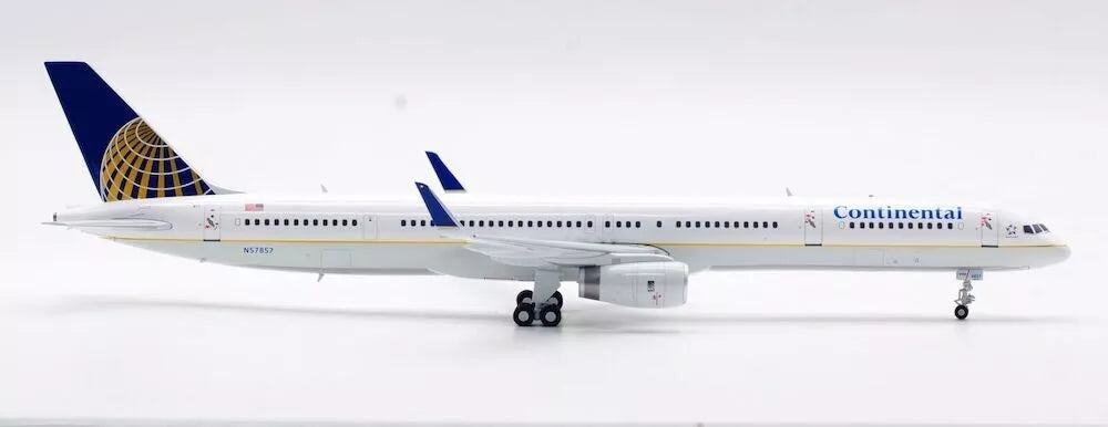 INFLIGHT 200 B757-324 CONTINENTAL AIRLINES REG: N57857