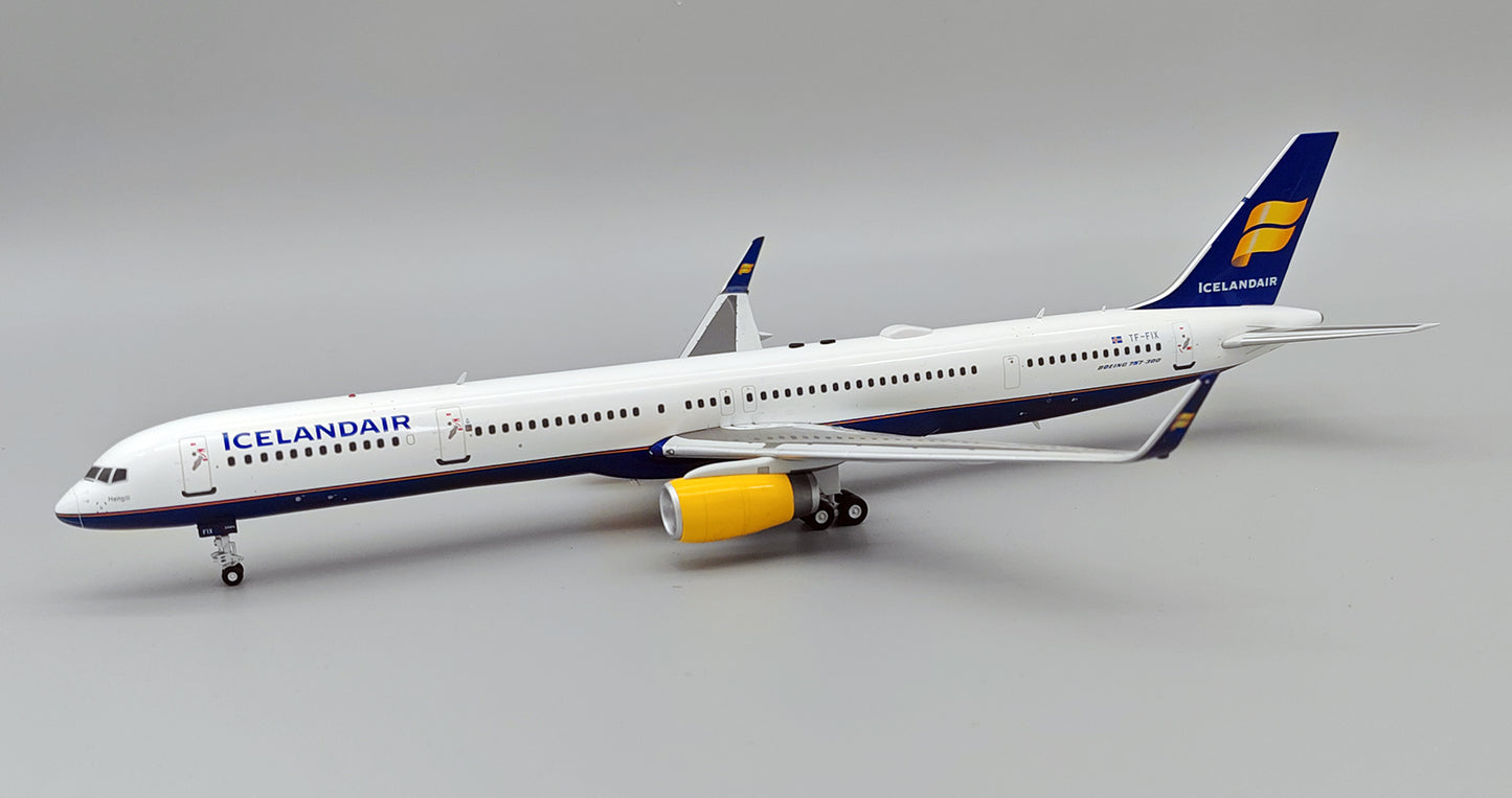 INFLIGHT 200 B757-308 ICELANDAIR REG: TF-FIX