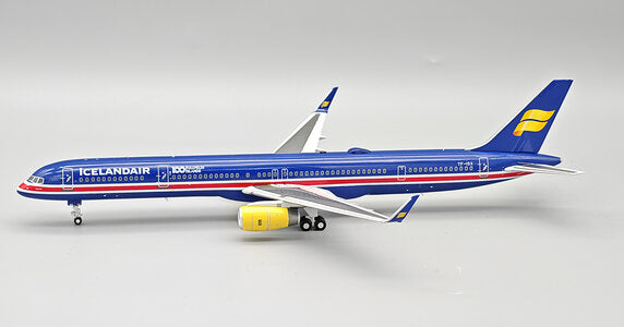 INFLIGHT 200 B757-3E7 ICELANDAIR REG: TF-ISX