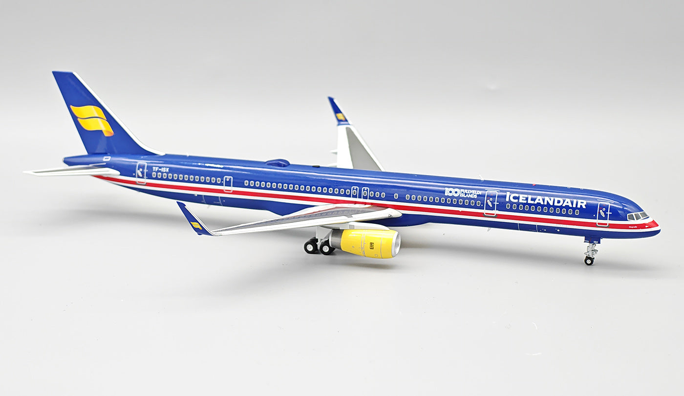 INFLIGHT 200 B757-3E7 ICELANDAIR REG: TF-ISX