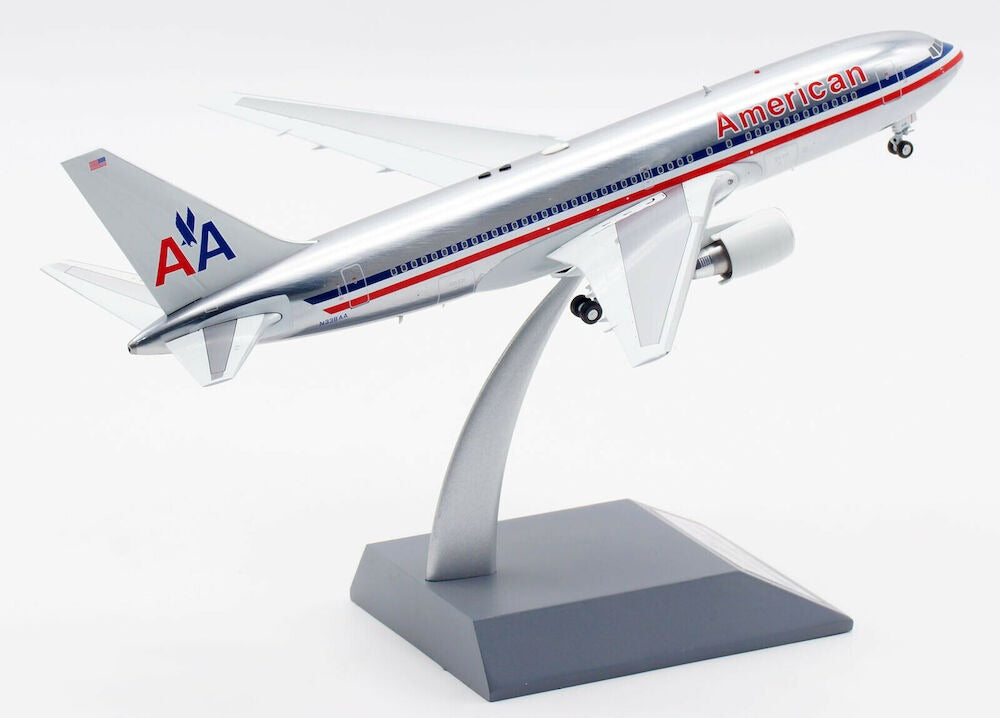 INFLIGHT 200 B767-223/ER AMERICAN AIRLINES REG: N338AA
