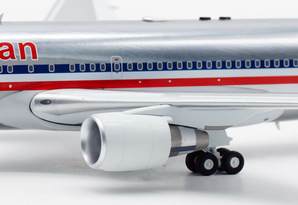 INFLIGHT 200 B767-223/ER AMERICAN AIRLINES REG: N338AA