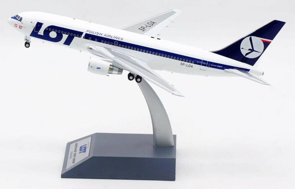 INFLIGHT 200 B 767 LOT POLISH AIRLINES REG: SP-LOA WITH STAND