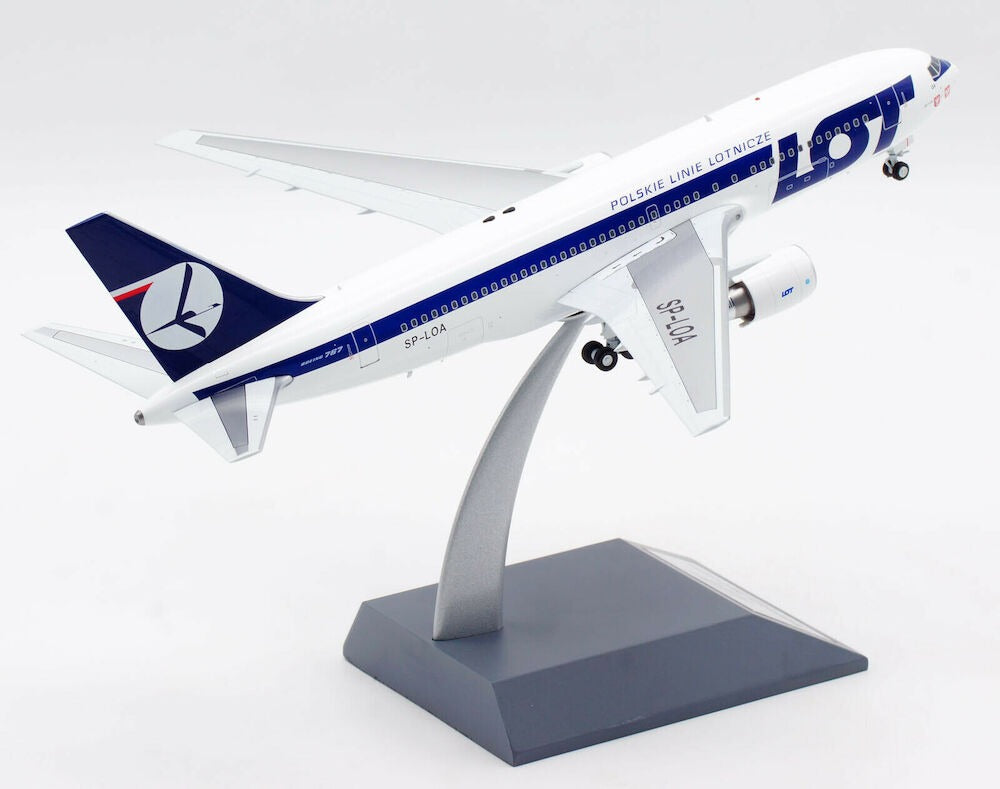 INFLIGHT 200 B 767 LOT POLISH AIRLINES REG: SP-LOA WITH STAND
