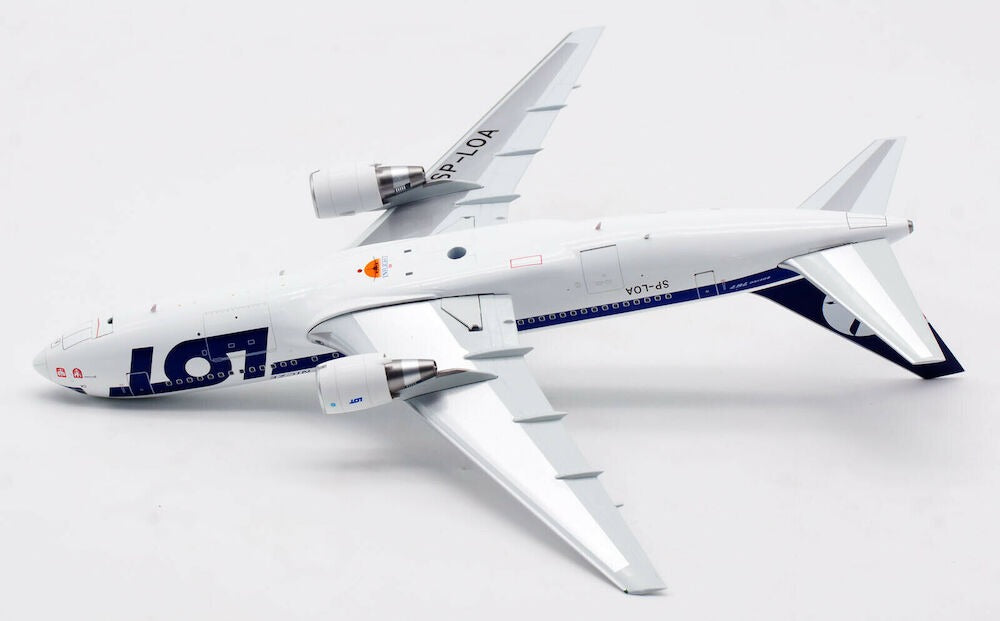 INFLIGHT 200 B 767 LOT POLISH AIRLINES REG: SP-LOA WITH STAND