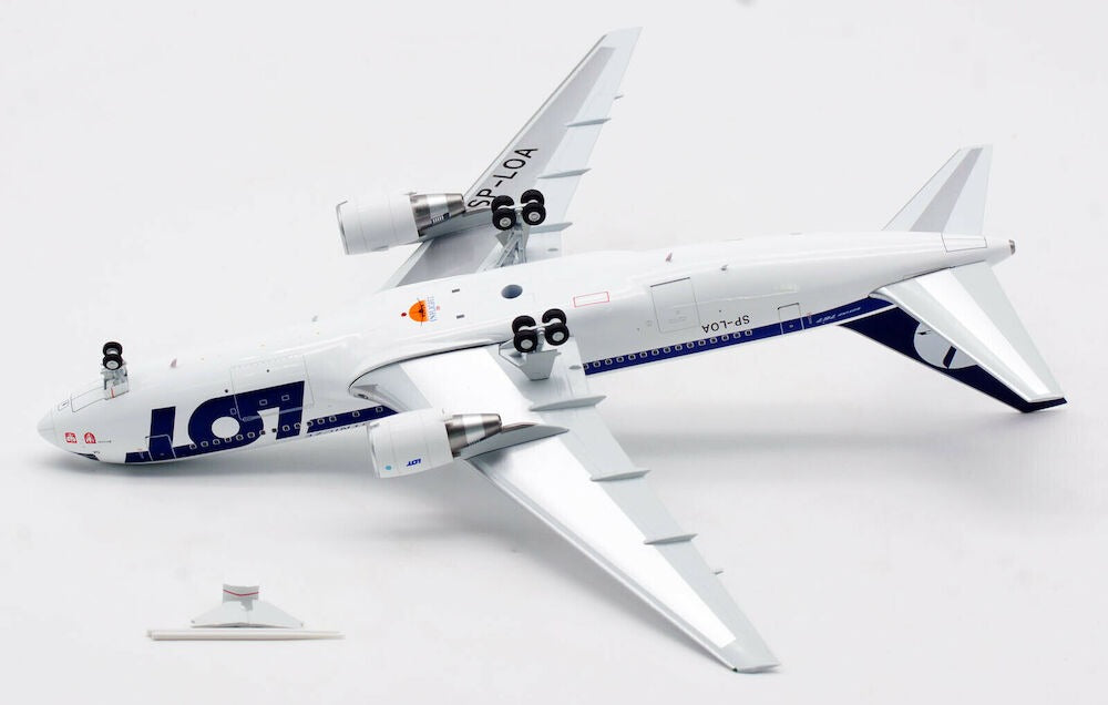 INFLIGHT 200 B 767 LOT POLISH AIRLINES REG: SP-LOA WITH STAND