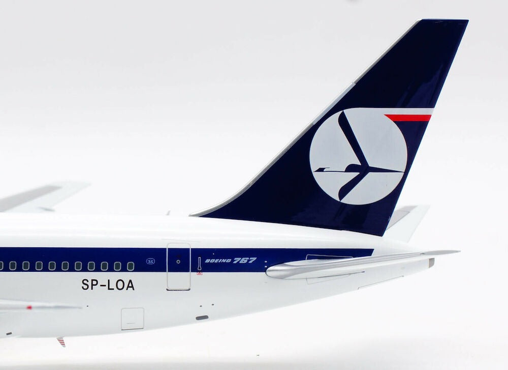 INFLIGHT 200 B 767 LOT POLISH AIRLINES REG: SP-LOA WITH STAND