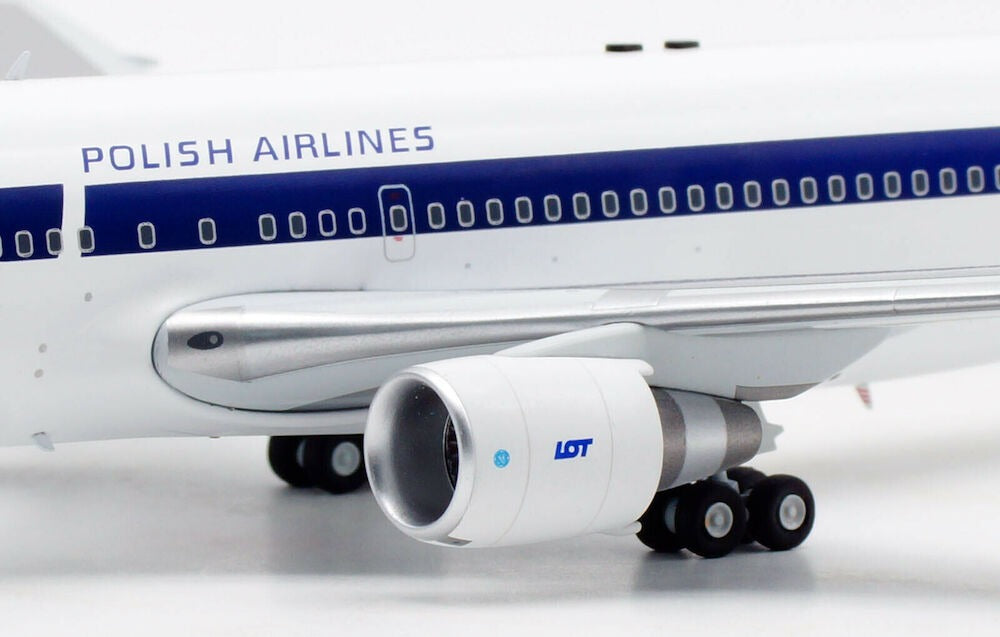 INFLIGHT 200 B 767 LOT POLISH AIRLINES REG: SP-LOA WITH STAND
