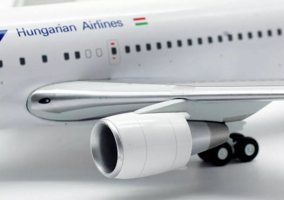 INFLIGHT 200 B767-200 MALEV HUNGARIAN AIRLINES REG: HA-LHB