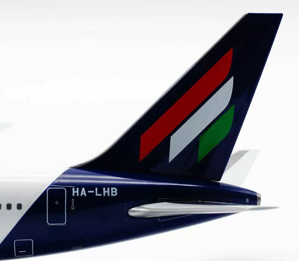 INFLIGHT 200 B767-200 MALEV HUNGARIAN AIRLINES REG: HA-LHB