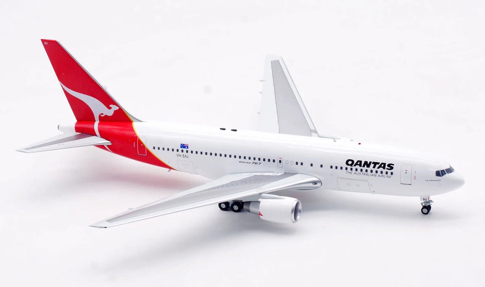 INFLIGHT 200 B767-238/ER QANTAS REG: VH-EAJ