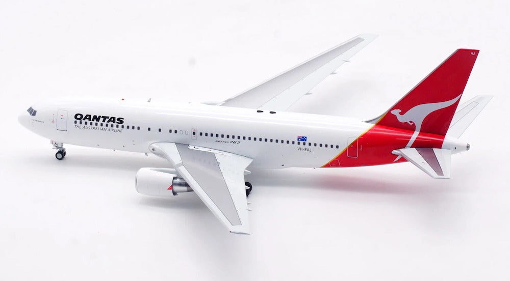 INFLIGHT 200 B767-238/ER QANTAS REG: VH-EAJ