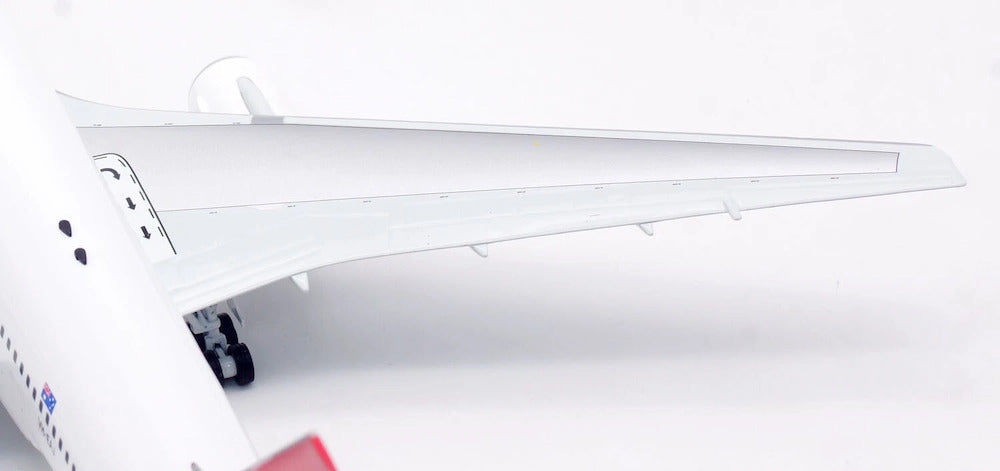 INFLIGHT 200 B767-238/ER QANTAS REG: VH-EAJ