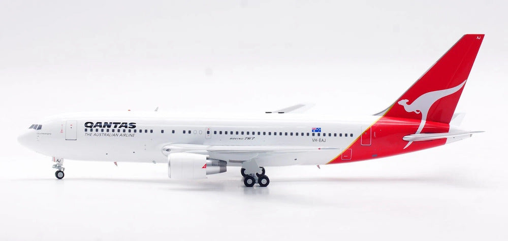 INFLIGHT 200 B767-238/ER QANTAS REG: VH-EAJ