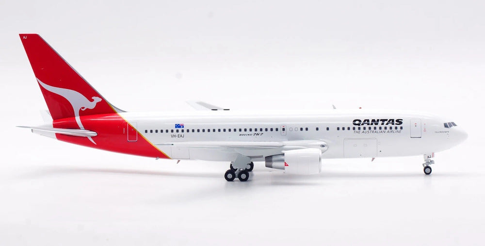 INFLIGHT 200 B767-238/ER QANTAS REG: VH-EAJ