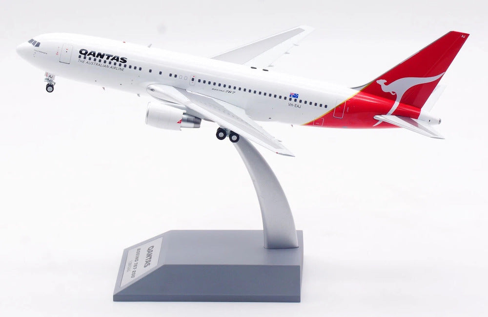 INFLIGHT 200 B767-238/ER QANTAS REG: VH-EAJ