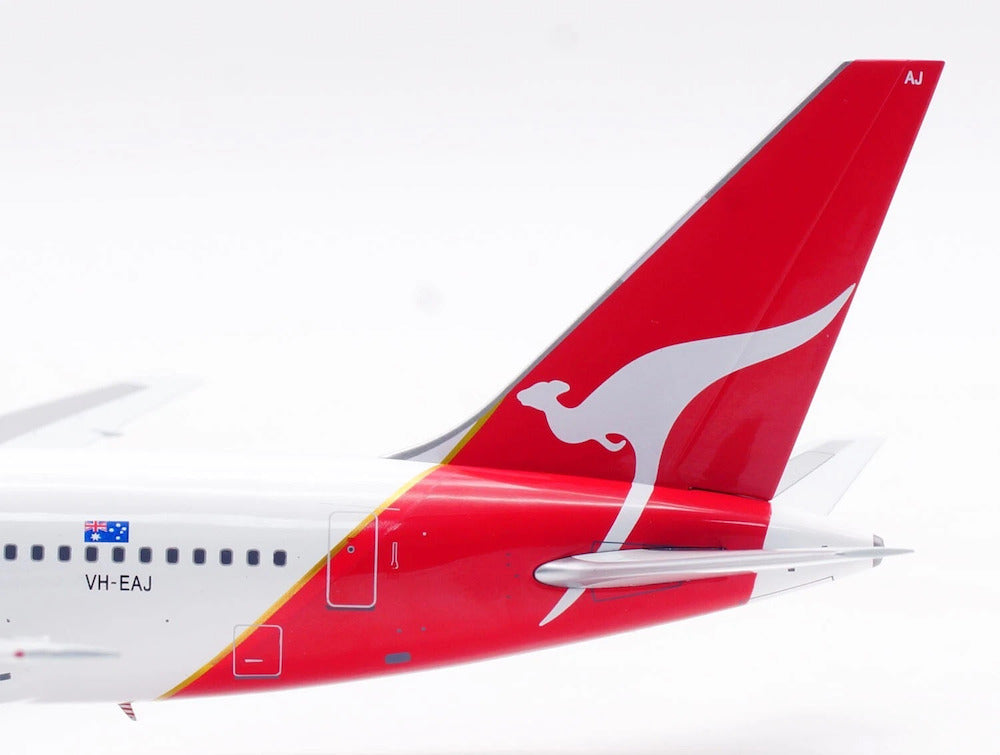 INFLIGHT 200 B767-238/ER QANTAS REG: VH-EAJ