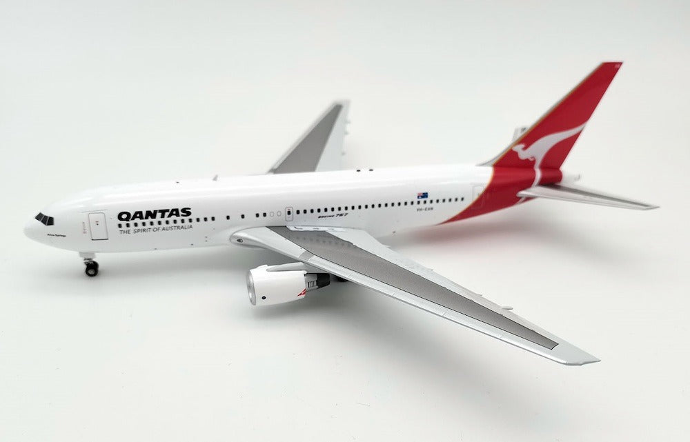 INFLIGHT 200 B767-238/ER QANTAS REG: VH-EAN