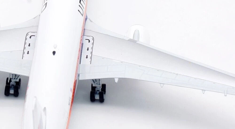 INFLIGHT 200 B767-200 UNITED SAUL BASS REG: N611UA