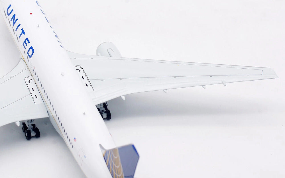 INFLIGHT 200 B767-224/ER UNITED AIRLINES REG: N73152