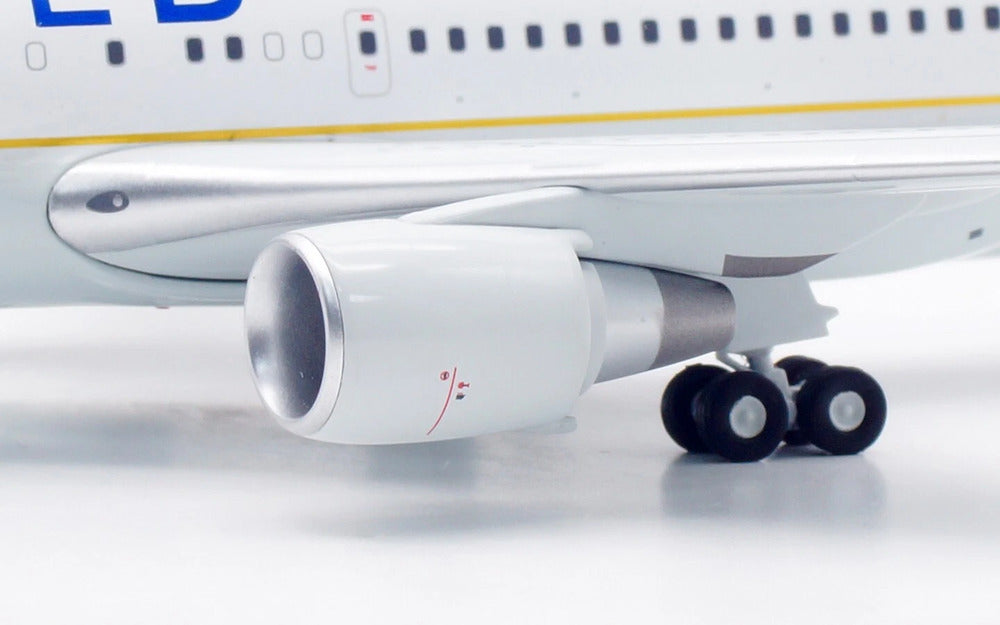 INFLIGHT 200 B767-224/ER UNITED AIRLINES REG: N73152