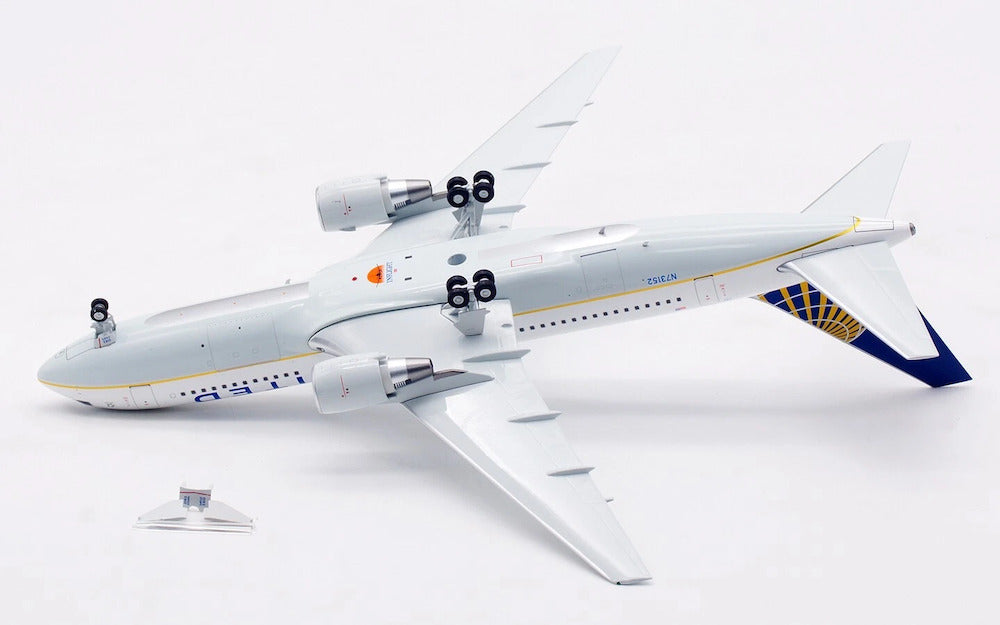 INFLIGHT 200 B767-224/ER UNITED AIRLINES REG: N73152