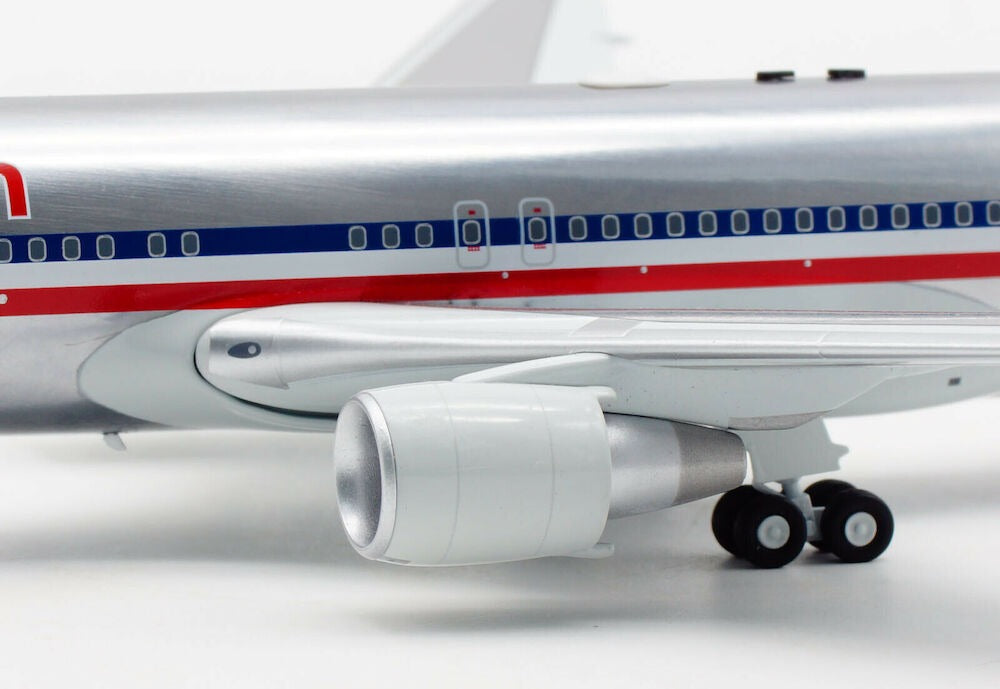 INFLIGHT 200 B767-300 AMERICAN AIRLINES REG: N363AA