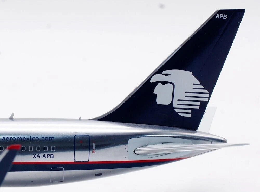 INFLIGHT 200 B767-3Q8/ER AEROMEXICO REG: XA-APB