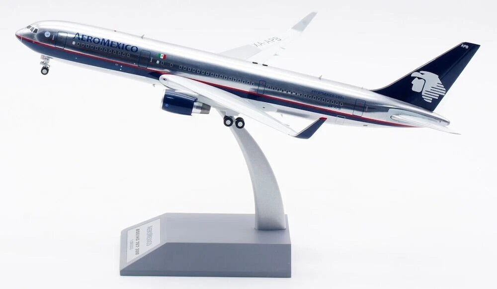 INFLIGHT 200 B767-3Q8/ER AEROMEXICO REG: XA-APB