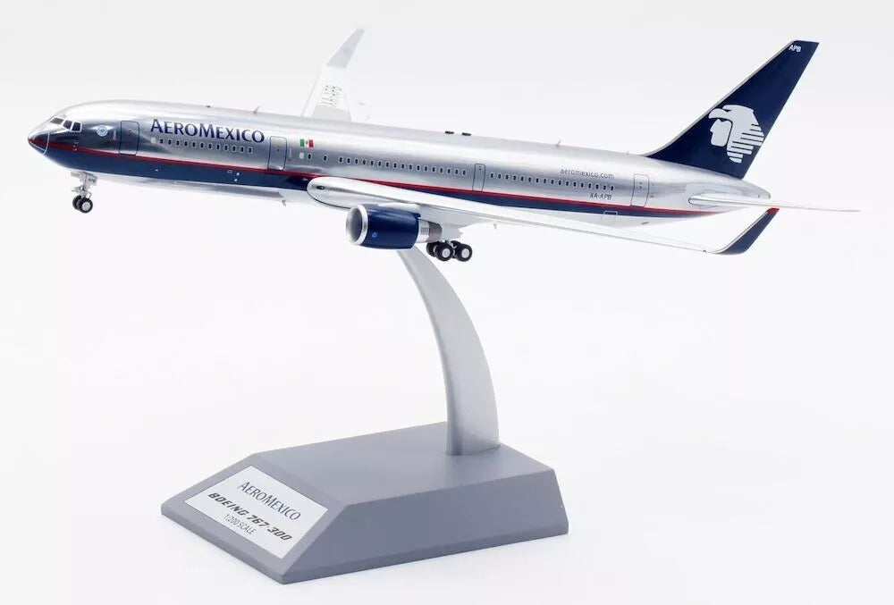 INFLIGHT 200 B767-3Q8/ER AEROMEXICO REG: XA-APB