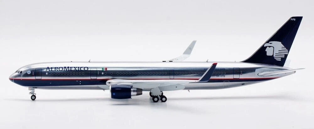 INFLIGHT 200 B767-3Q8/ER AEROMEXICO REG: XA-APB