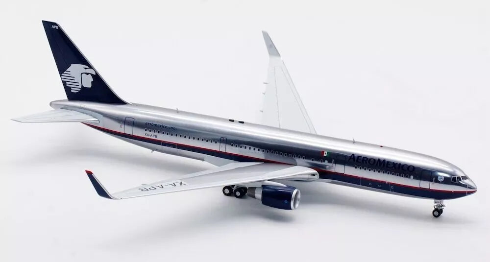 INFLIGHT 200 B767-3Q8/ER AEROMEXICO REG: XA-APB
