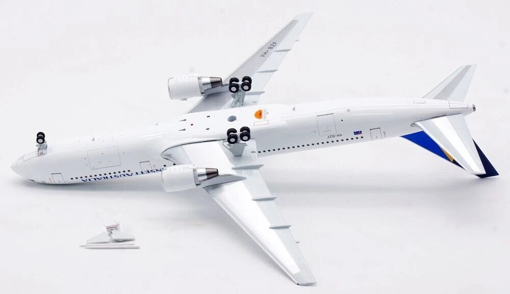 INFLIGHT 200 B767-324/ER ANSETT AUSTRALIA AIRLINES REG: VH-BZF