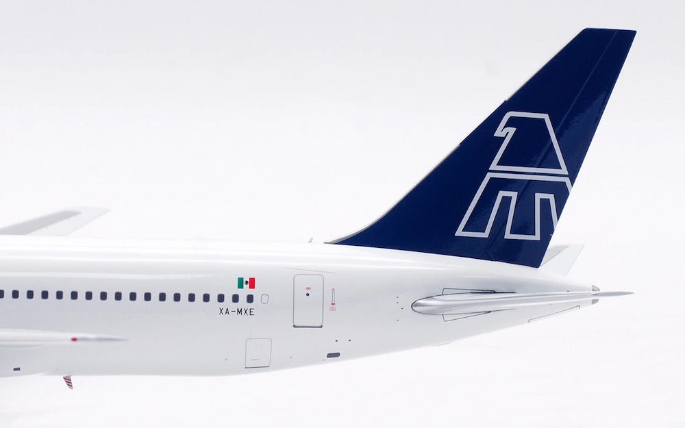 INFLIGHT 200 B767-3P6/ER MEXICANA REG: XA-MXE