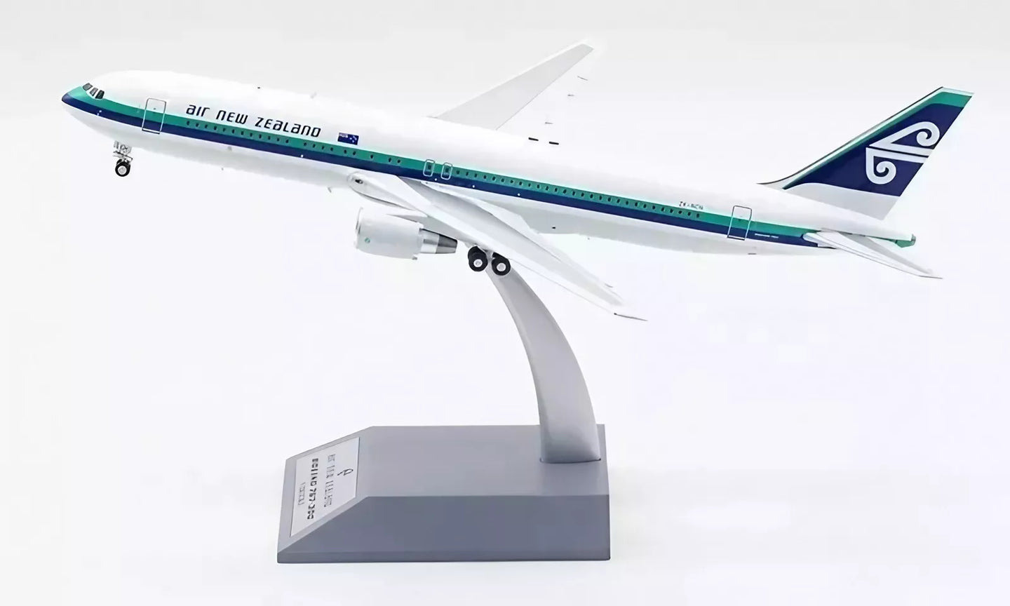 INFLIGHT 200 B767-300 AIR NEW ZEALAND "OLD COLOURS" REG: ZK-NCH